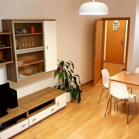 Apartment Smichov プラハ エクステリア 写真