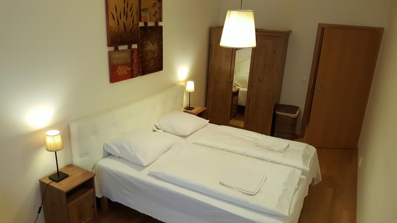 Apartment Smichov プラハ エクステリア 写真