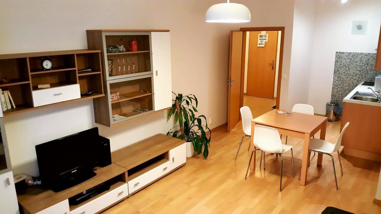 Apartment Smichov プラハ エクステリア 写真
