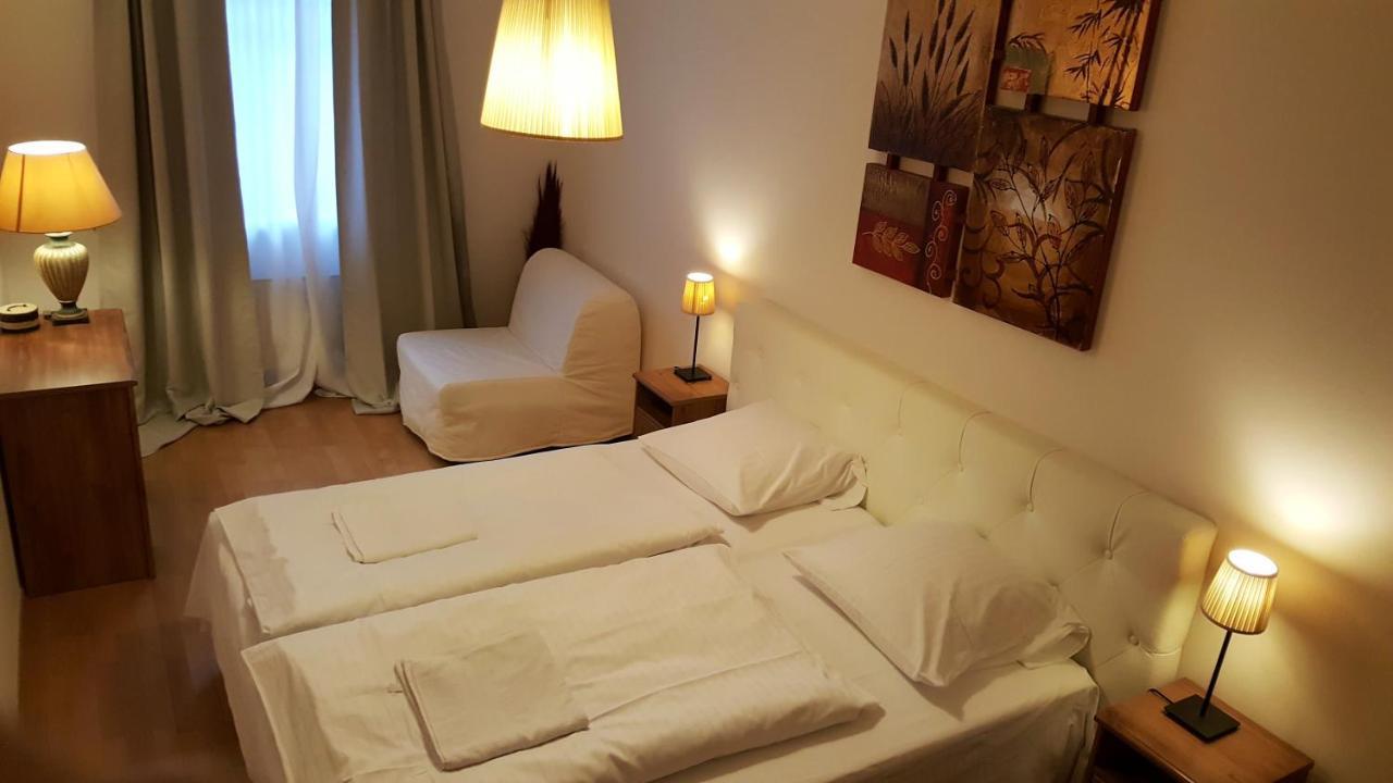 Apartment Smichov プラハ エクステリア 写真